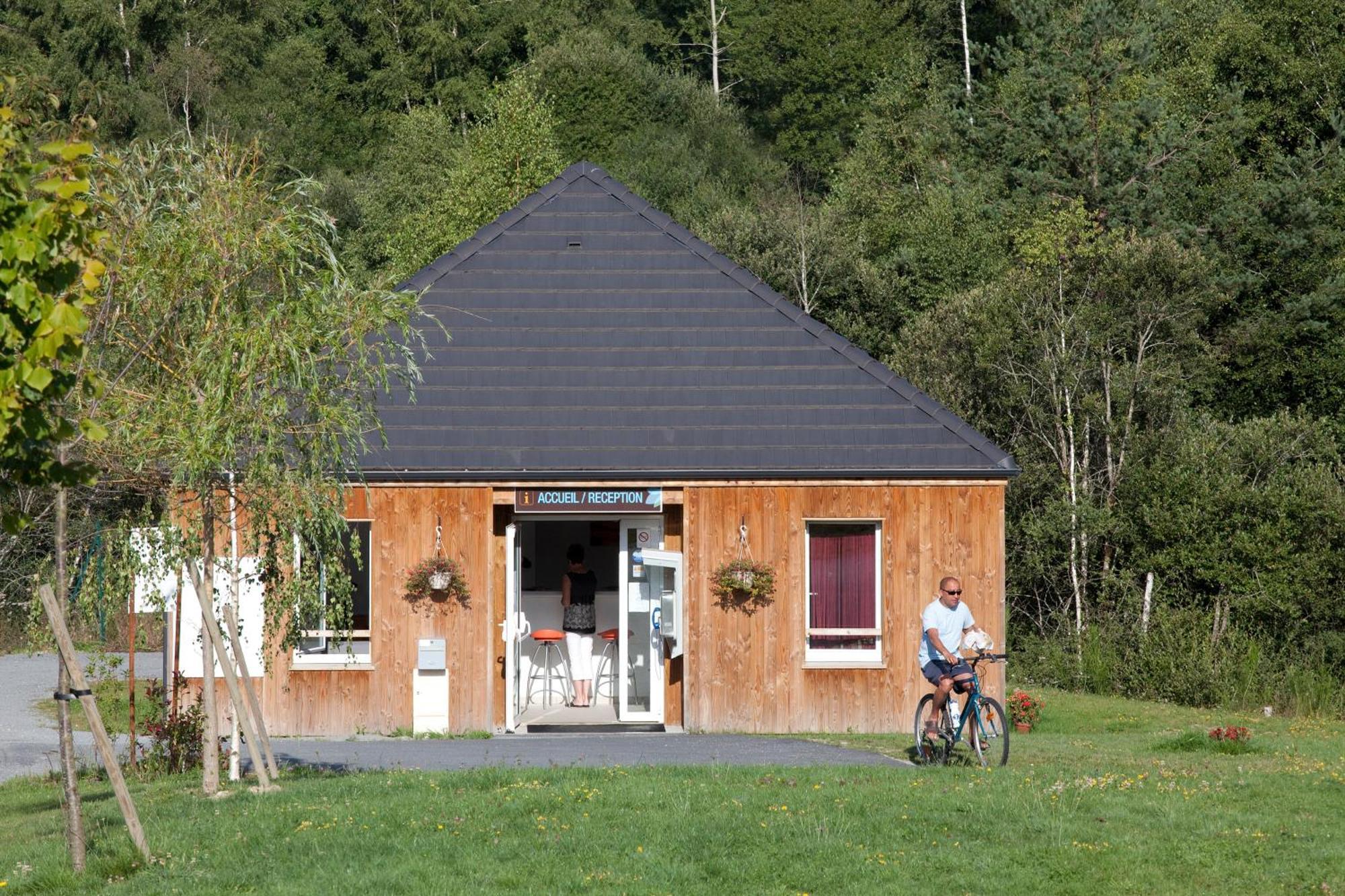Vacancéole - Residence le Domaine du Bosquet Égletons Exterior foto