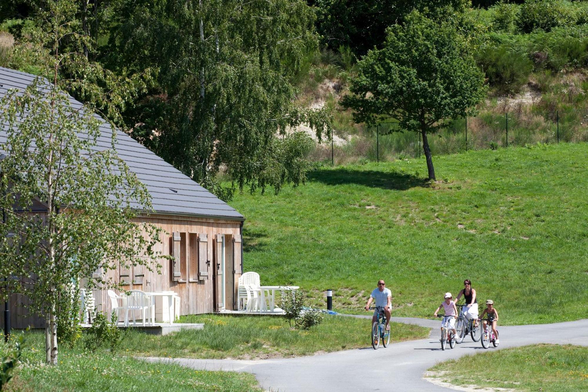 Vacancéole - Residence le Domaine du Bosquet Égletons Exterior foto